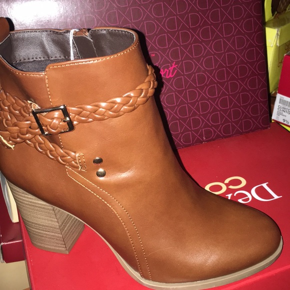 Gorgeous NWT is boots Cognac color zipper on side - Picture 2 of 6